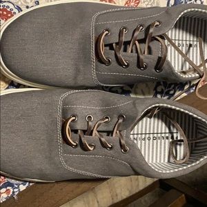 Men’s 10.5 shoes
